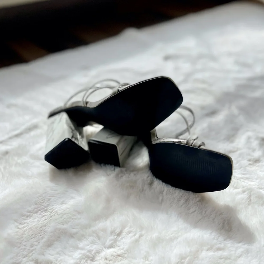 🖤🤍 Pretty Little Things 🖤🤍 New! Marble Heels - Picture 3 of 12